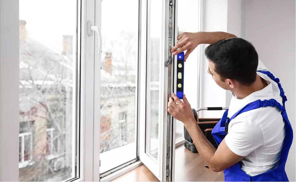 Naprawa i wymiana okuć w oknach i drzwiach PCV